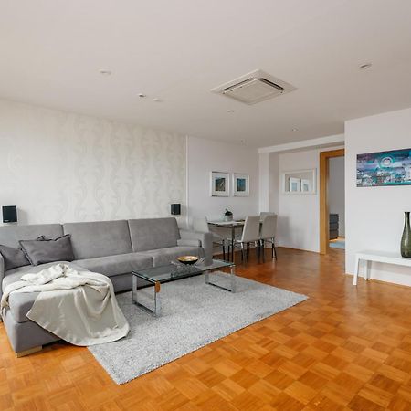 Roy 2 Bdr Apartment With Prague Castle View, Parking & Ac 外观 照片