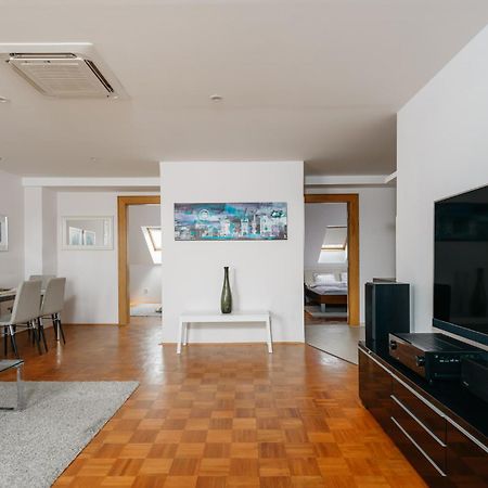Roy 2 Bdr Apartment With Prague Castle View, Parking & Ac 外观 照片