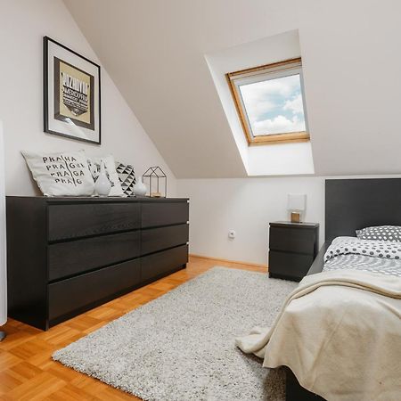 Roy 2 Bdr Apartment With Prague Castle View, Parking & Ac 外观 照片