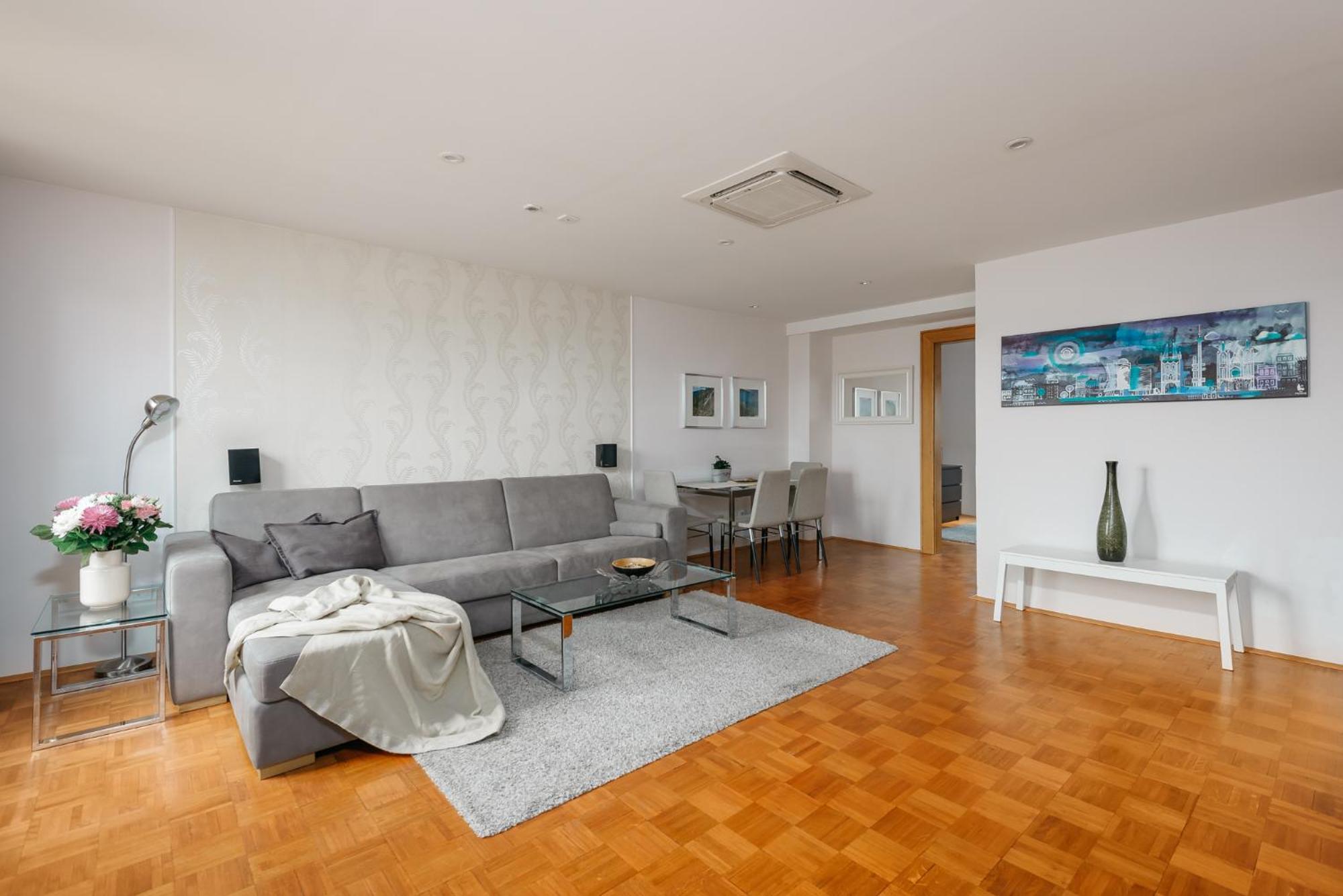Roy 2 Bdr Apartment With Prague Castle View, Parking & Ac 外观 照片