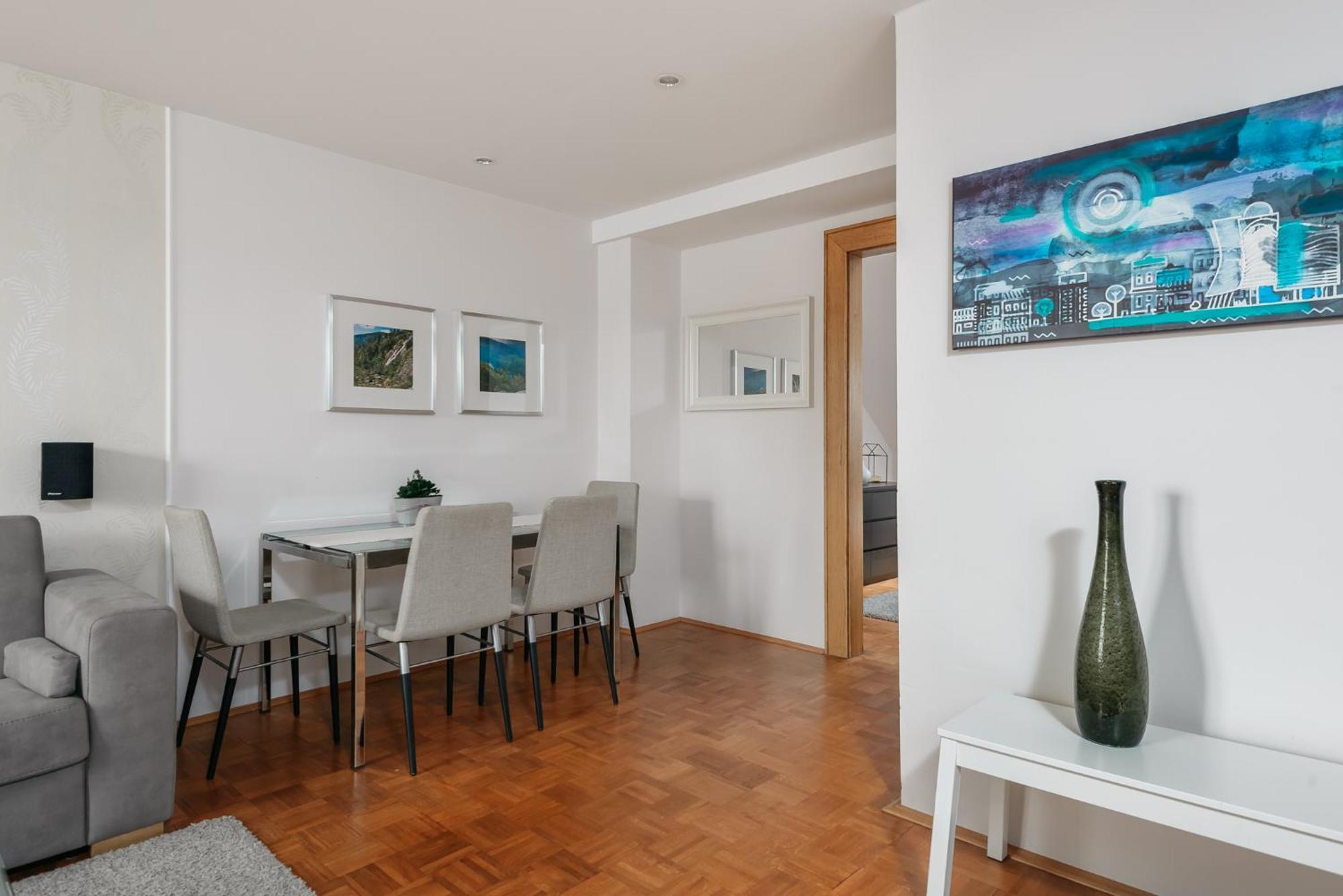 Roy 2 Bdr Apartment With Prague Castle View, Parking & Ac 外观 照片