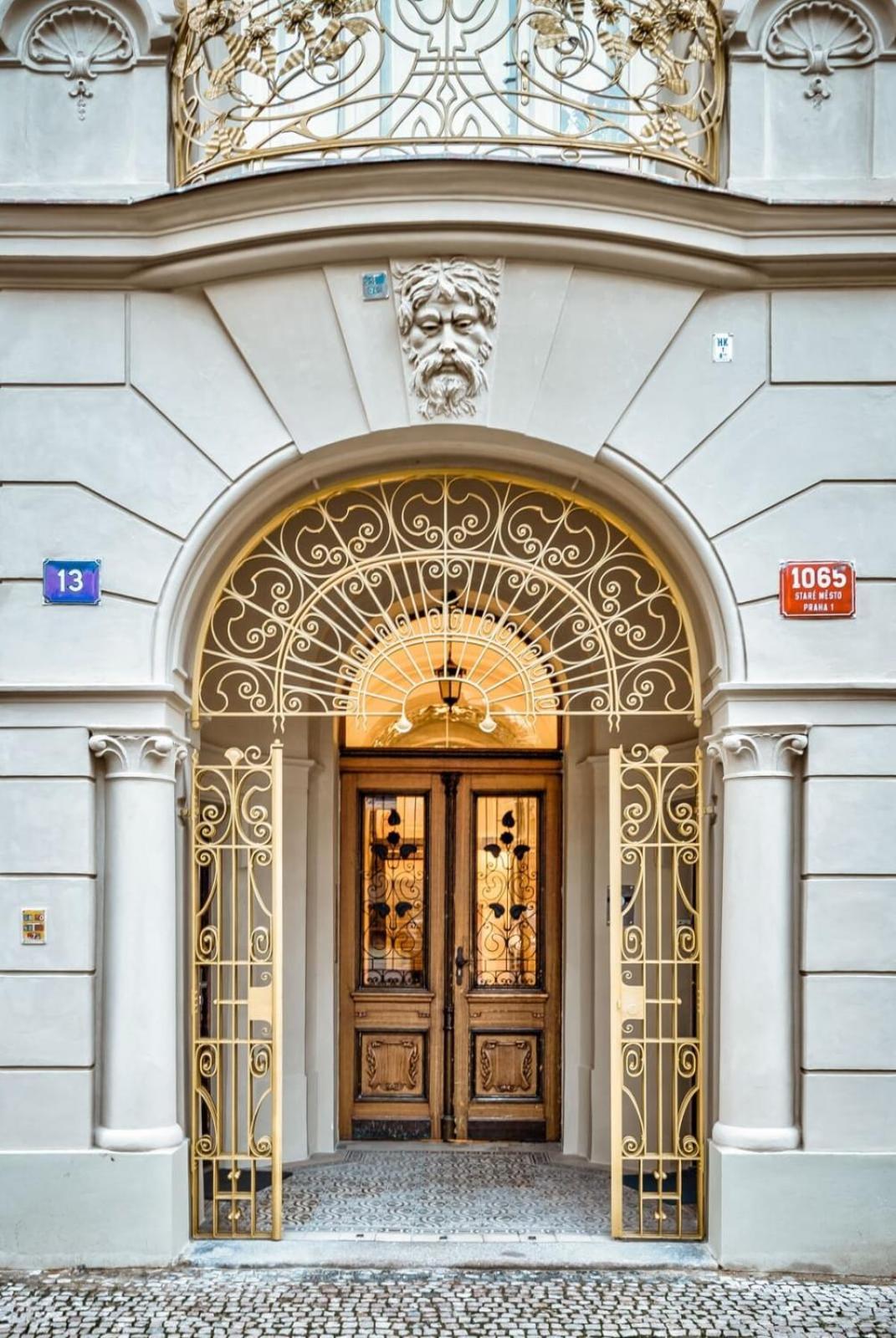 Roy 2 Bdr Apartment With Prague Castle View, Parking & Ac 外观 照片