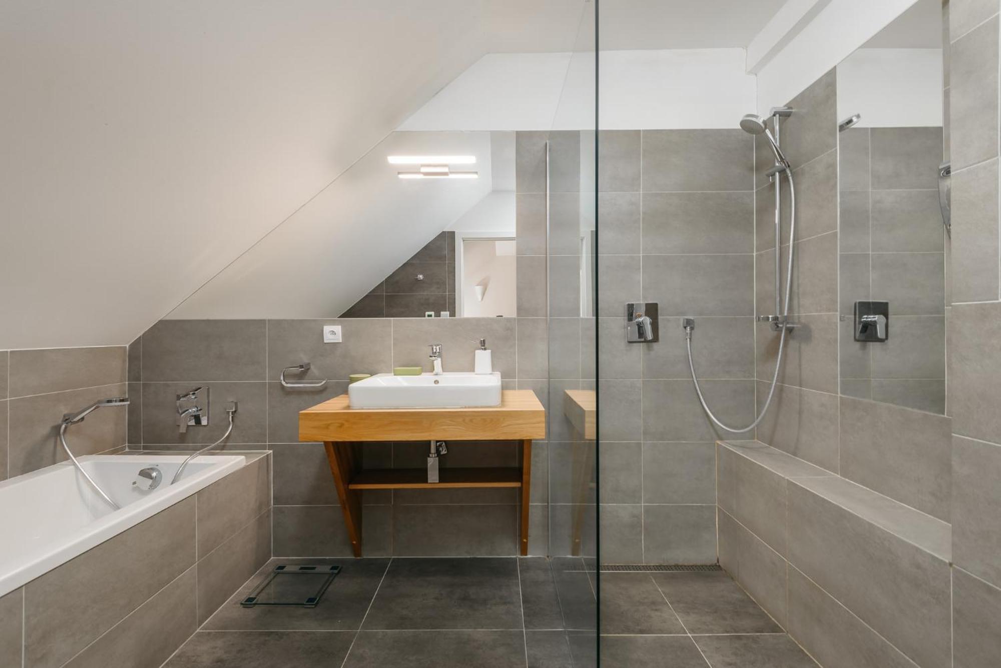 Roy 2 Bdr Apartment With Prague Castle View, Parking & Ac 外观 照片