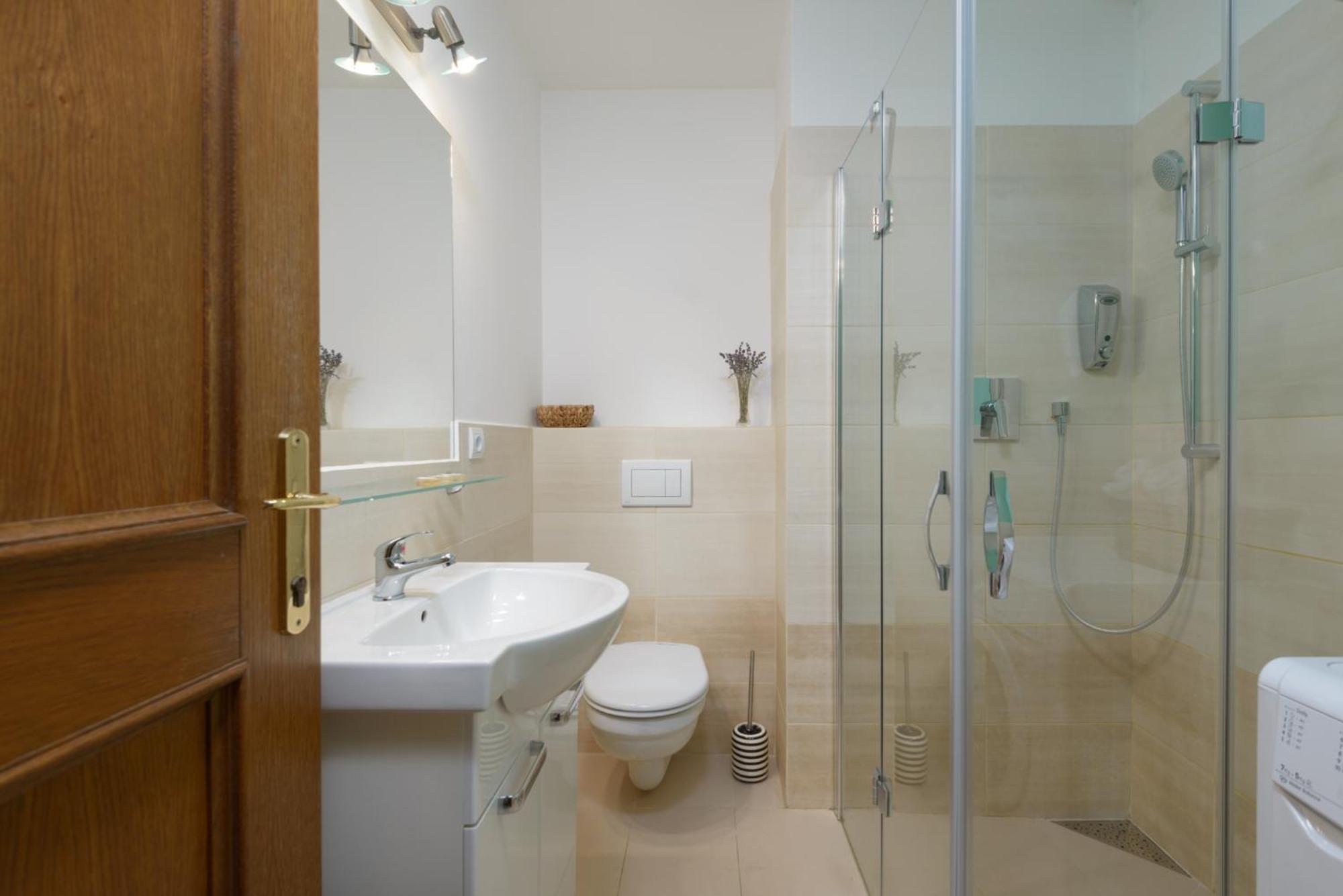 Roy 2 Bdr Apartment With Prague Castle View, Parking & Ac 外观 照片