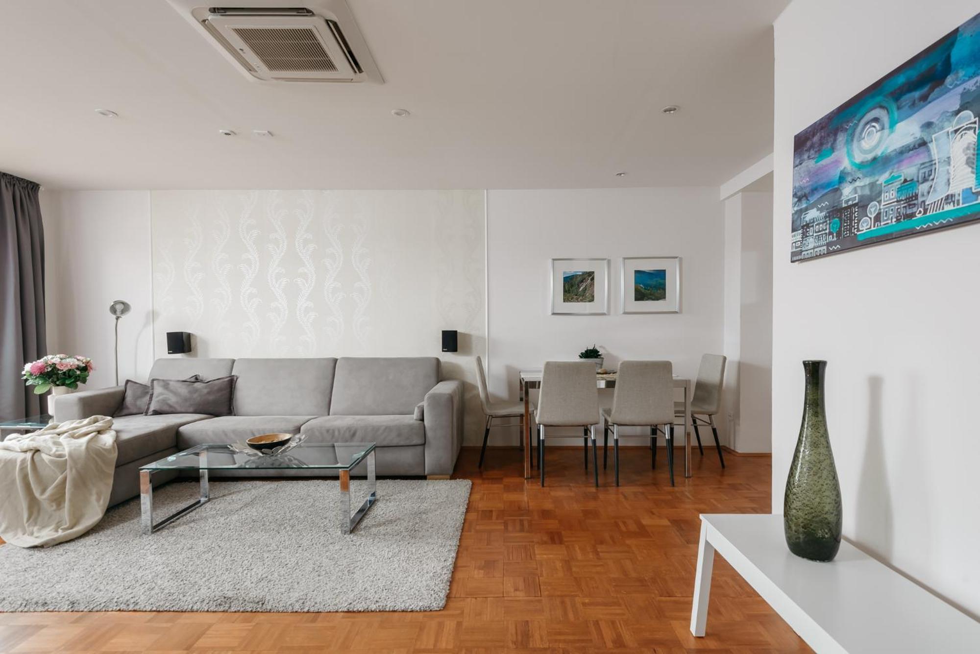 Roy 2 Bdr Apartment With Prague Castle View, Parking & Ac 外观 照片