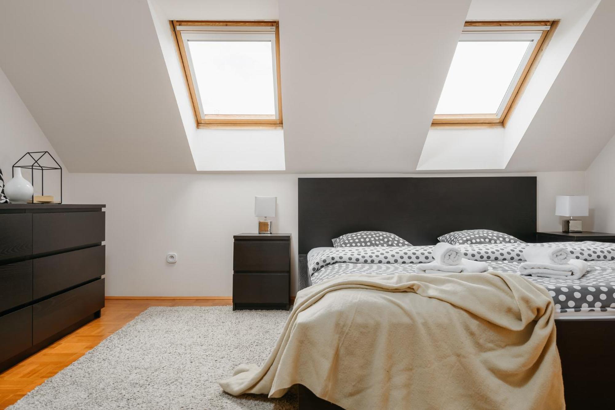 Roy 2 Bdr Apartment With Prague Castle View, Parking & Ac 外观 照片