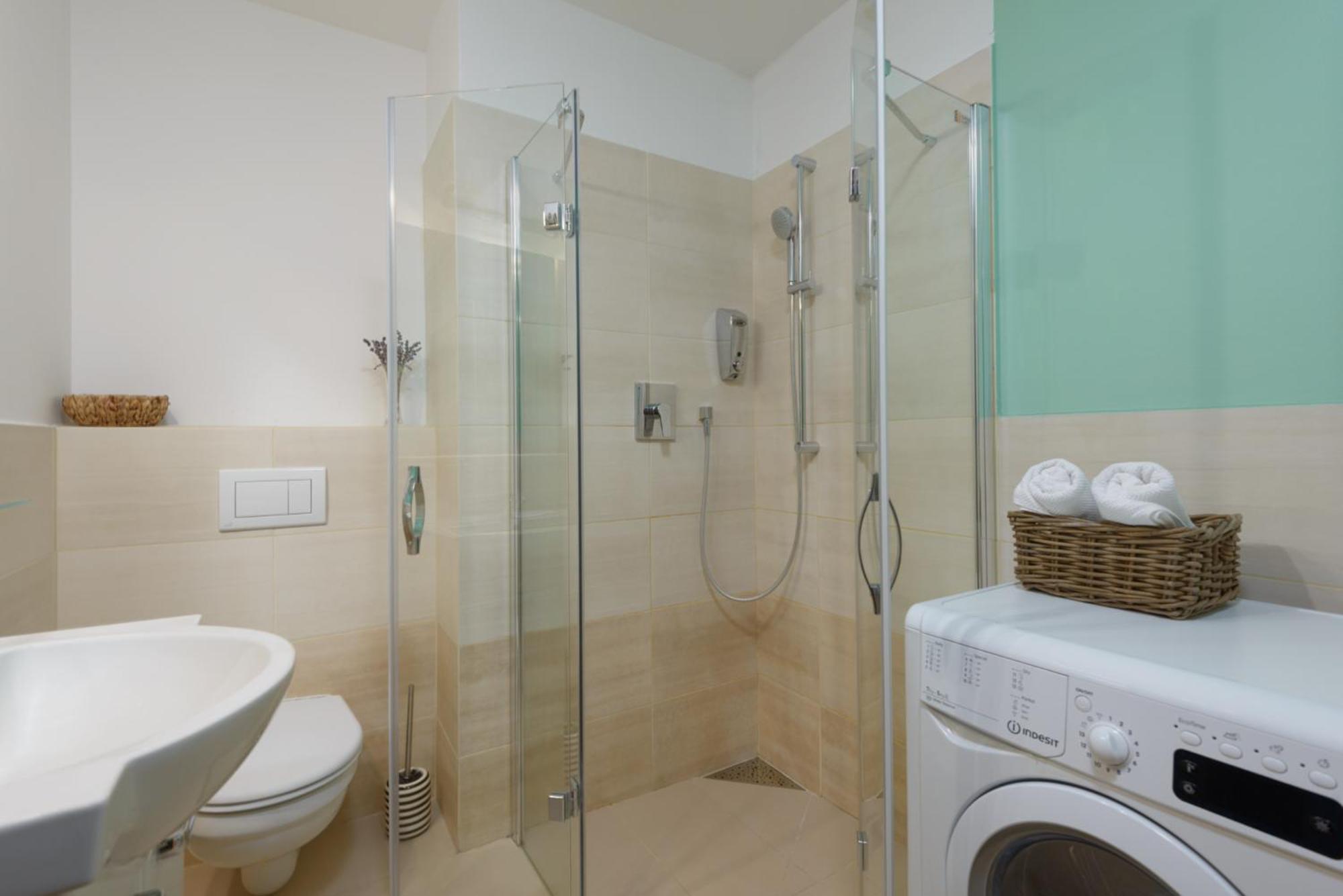 Roy 2 Bdr Apartment With Prague Castle View, Parking & Ac 外观 照片