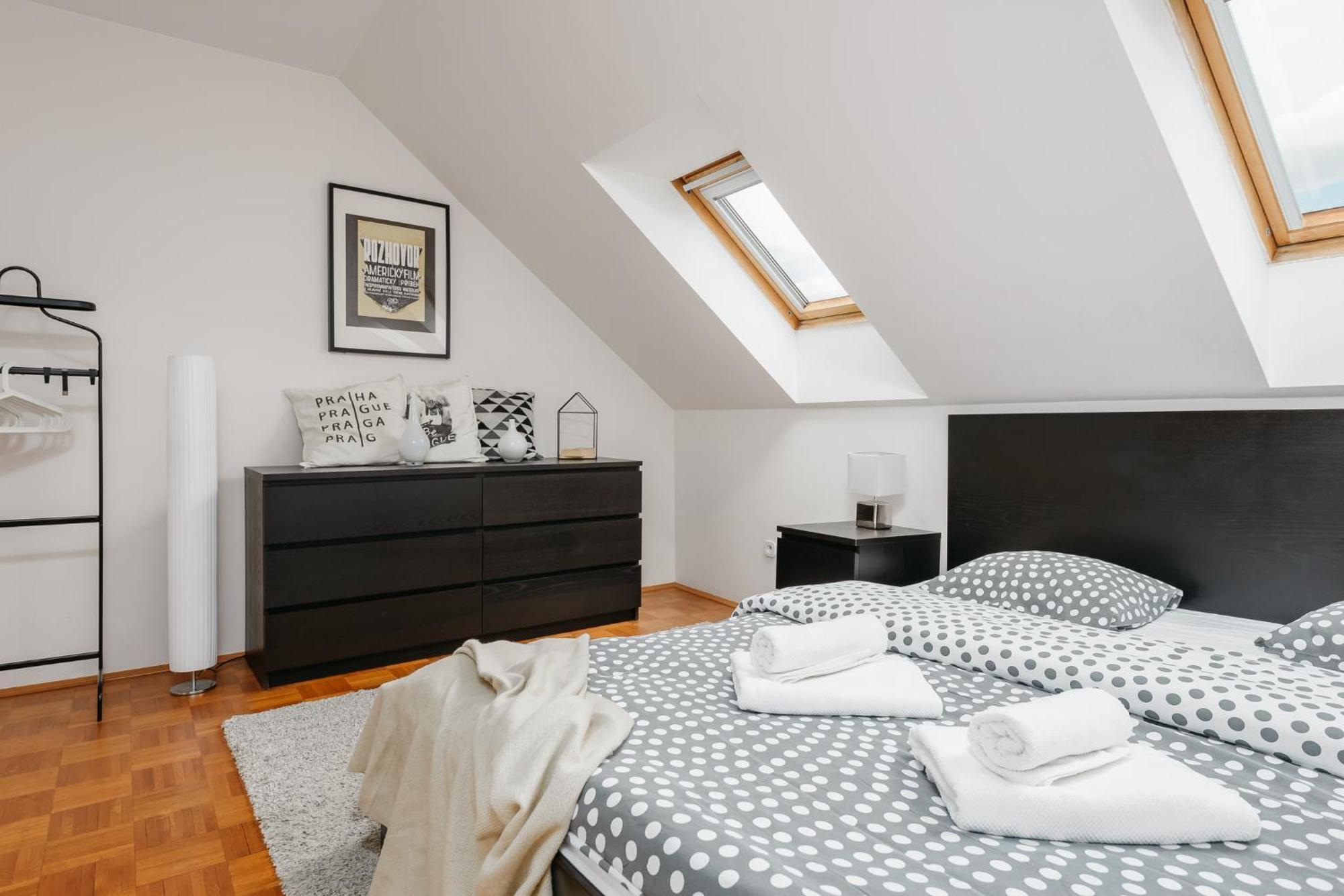 Roy 2 Bdr Apartment With Prague Castle View, Parking & Ac 外观 照片