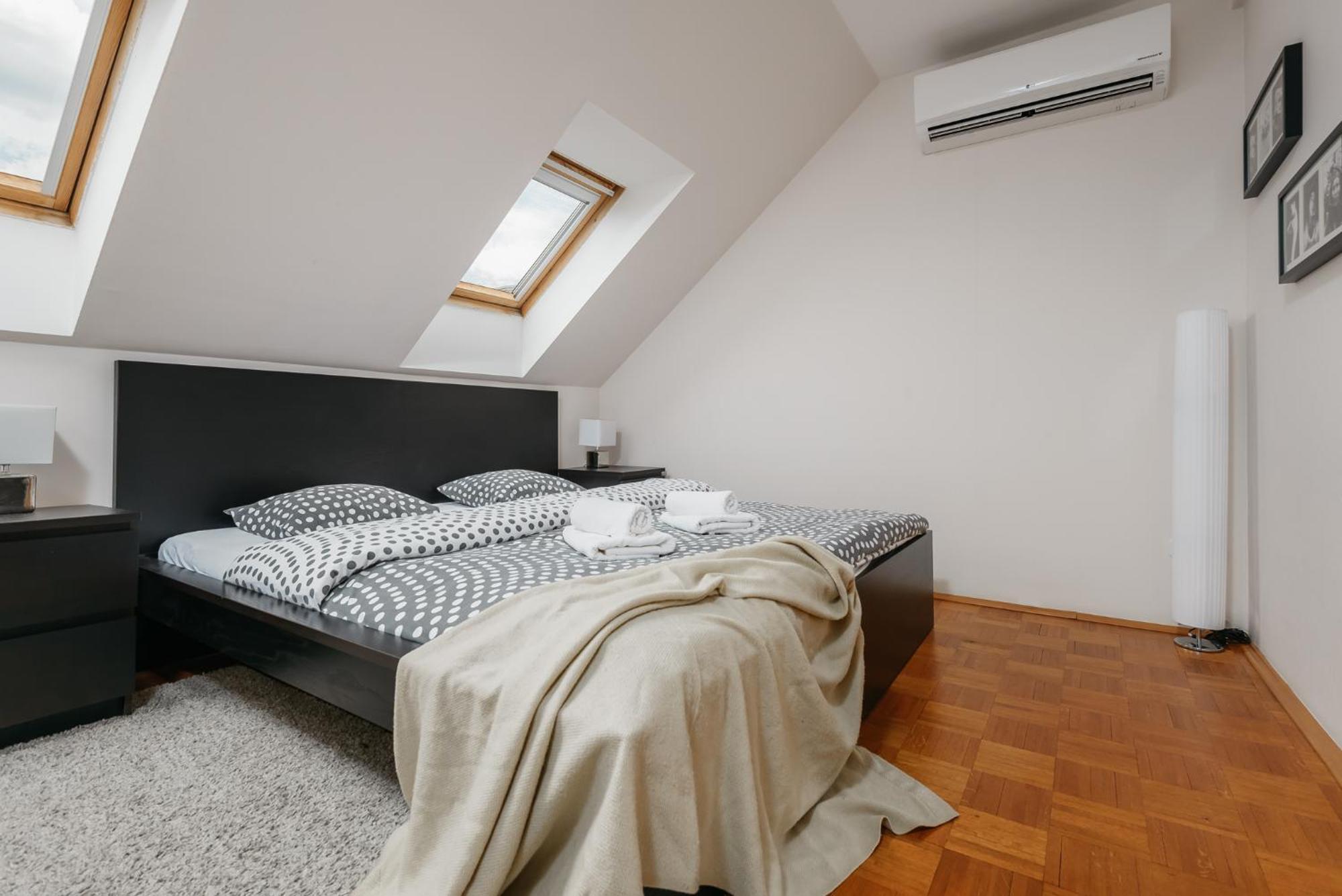 Roy 2 Bdr Apartment With Prague Castle View, Parking & Ac 外观 照片