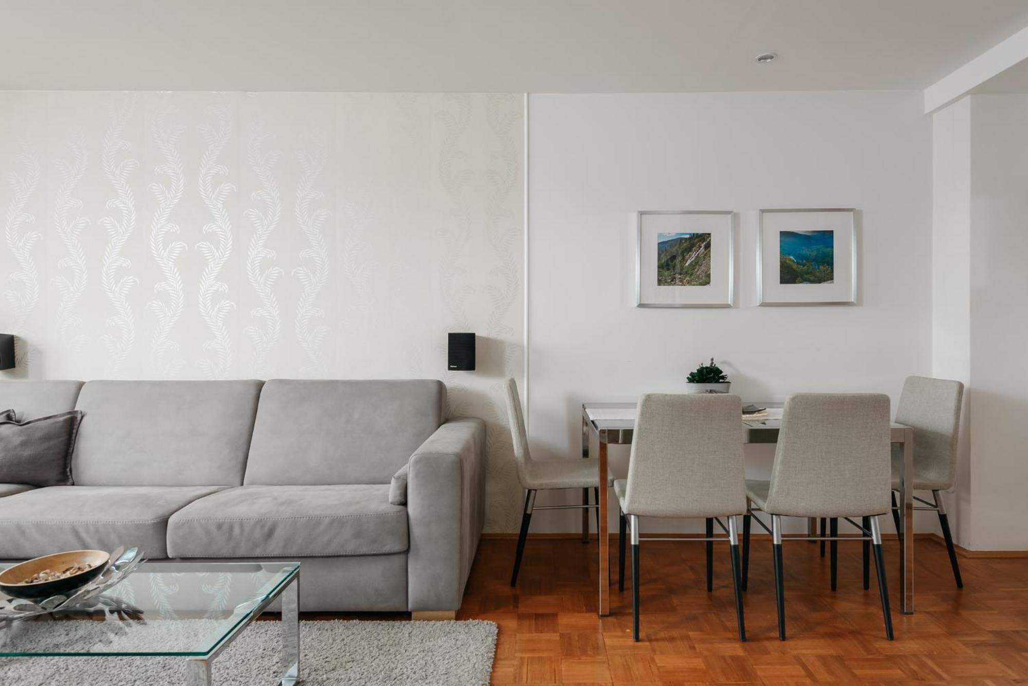 Roy 2 Bdr Apartment With Prague Castle View, Parking & Ac 外观 照片