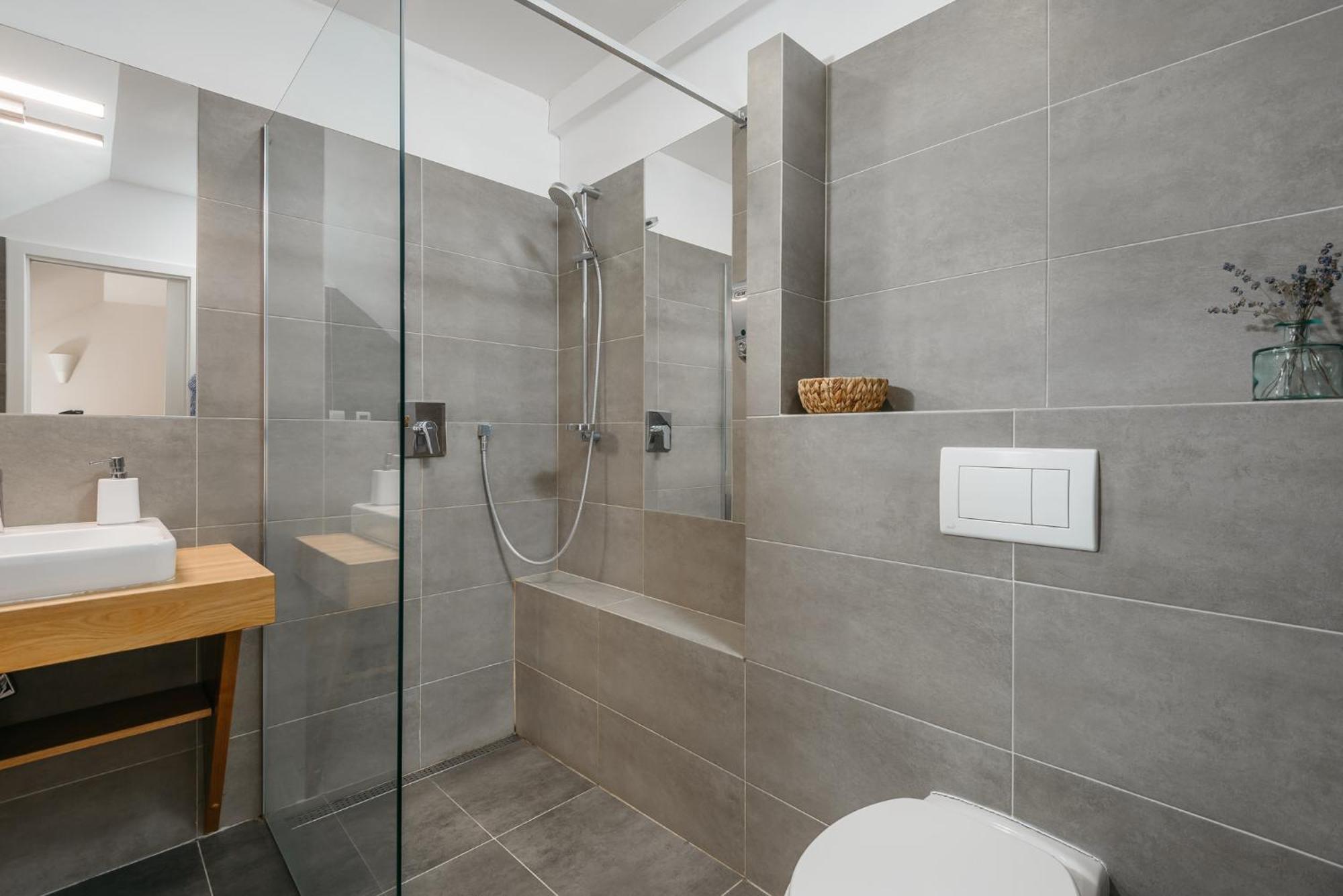 Roy 2 Bdr Apartment With Prague Castle View, Parking & Ac 外观 照片