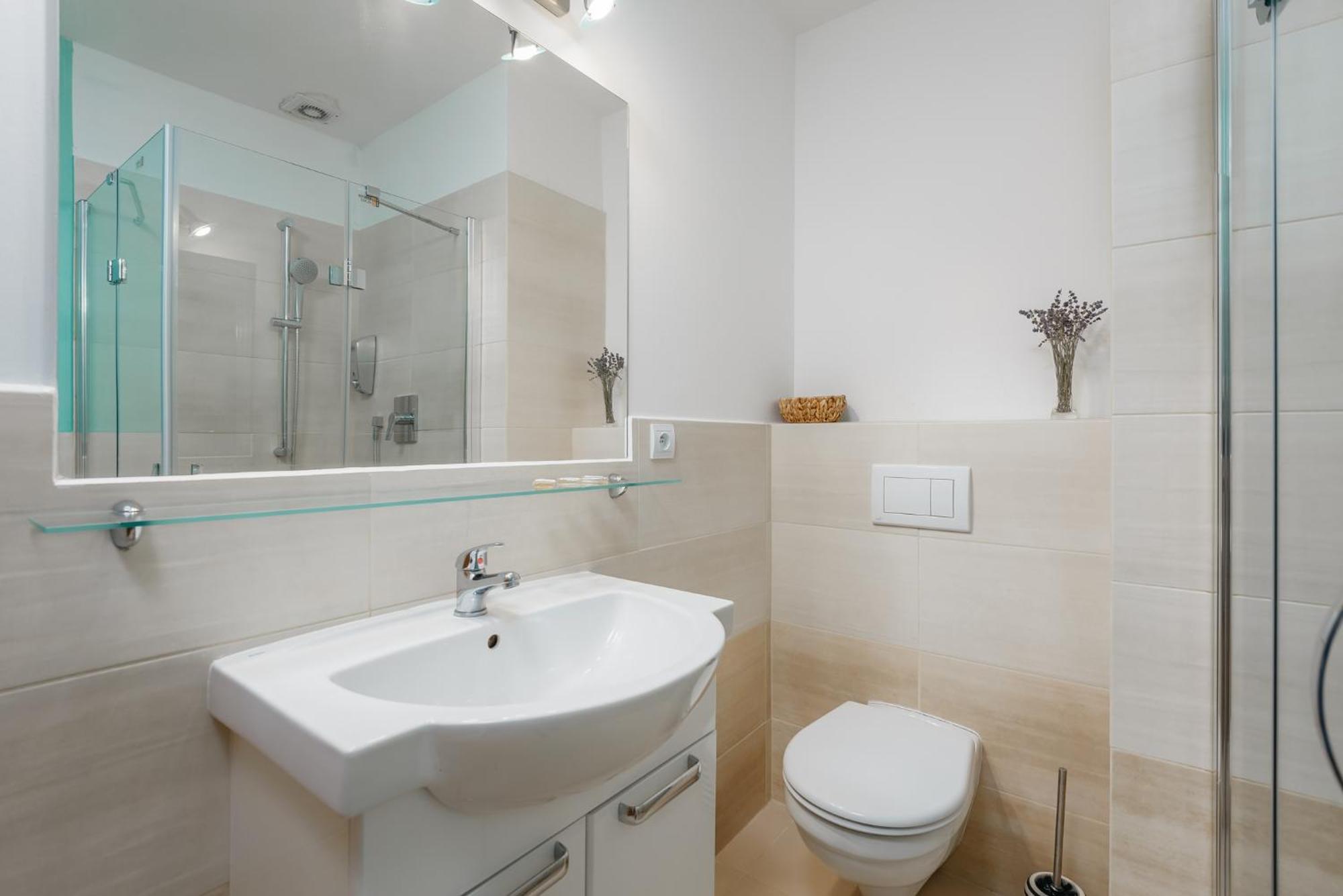 Roy 2 Bdr Apartment With Prague Castle View, Parking & Ac 外观 照片
