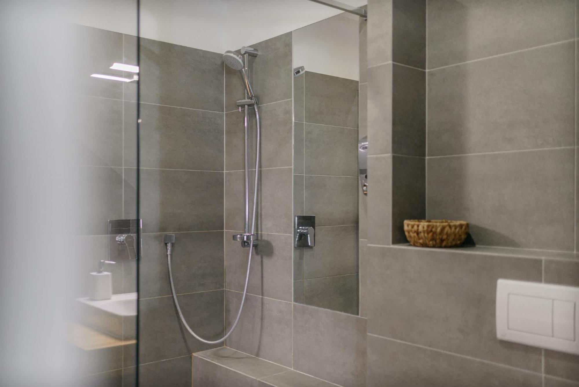 Roy 2 Bdr Apartment With Prague Castle View, Parking & Ac 外观 照片