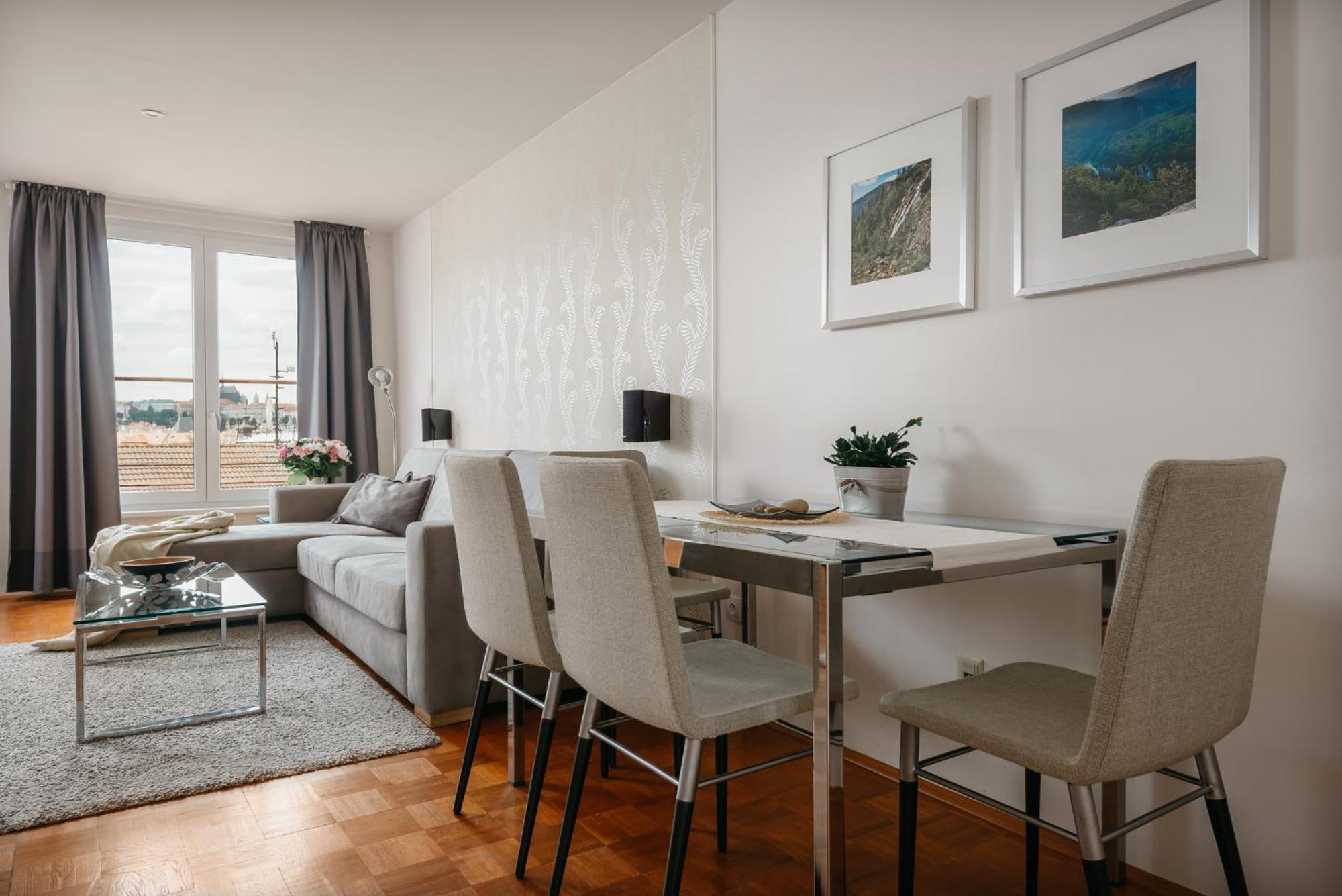 Roy 2 Bdr Apartment With Prague Castle View, Parking & Ac 外观 照片